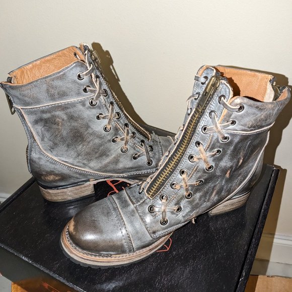 FREEBIRD Liverpool Booties Size 9 - ICE Color - Like New - Picture 6 of 17